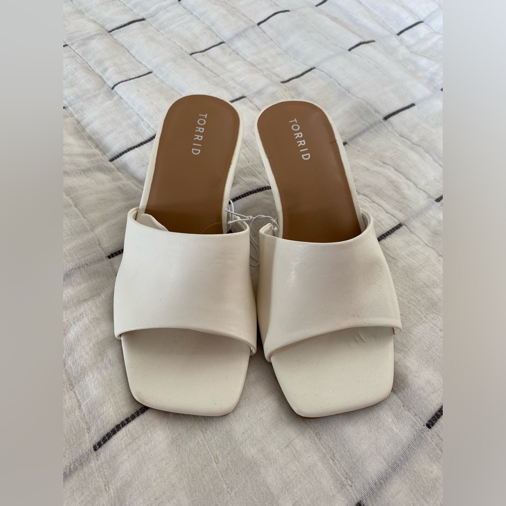 NWT Torrid Size 8 White Kitten Heels